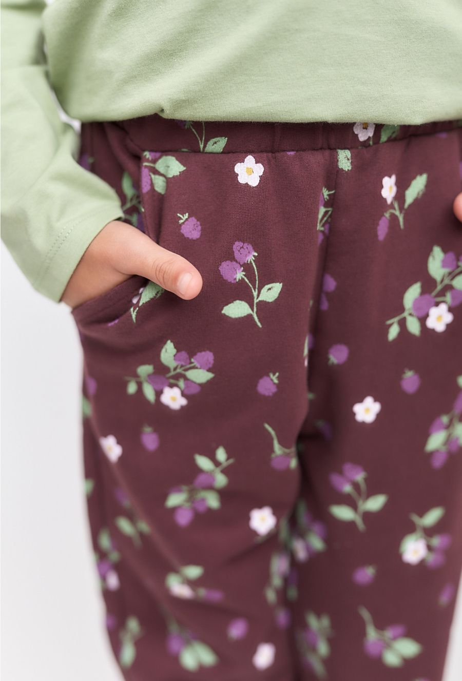 Spodnie dresowe dla dziewczynki - bordowe z nadrukiem - 510.15.