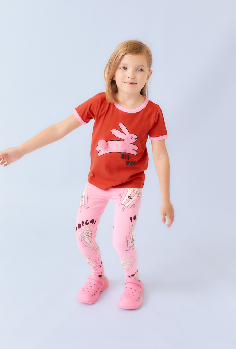 Czerwona koszulka z óliczkiem i pomponem - Limited Edition