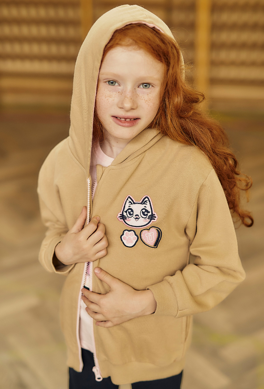 Bluza dresowa dla dziewczynki - beżowa z kotem - 510.15.