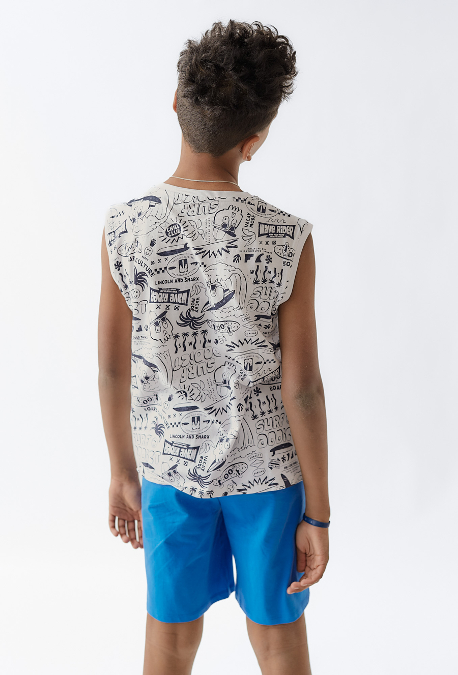 Niebieskie szorty chłopięce