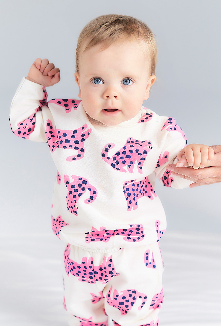 Bluza dresowa dla niemowlaka - ecru w różowe tygryski - 510.15.