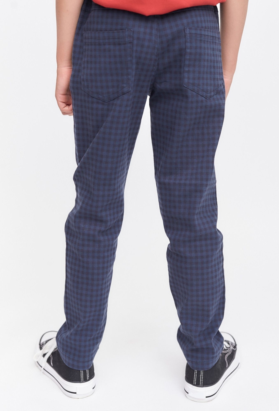 Granatowe spodnie w drobną atkę