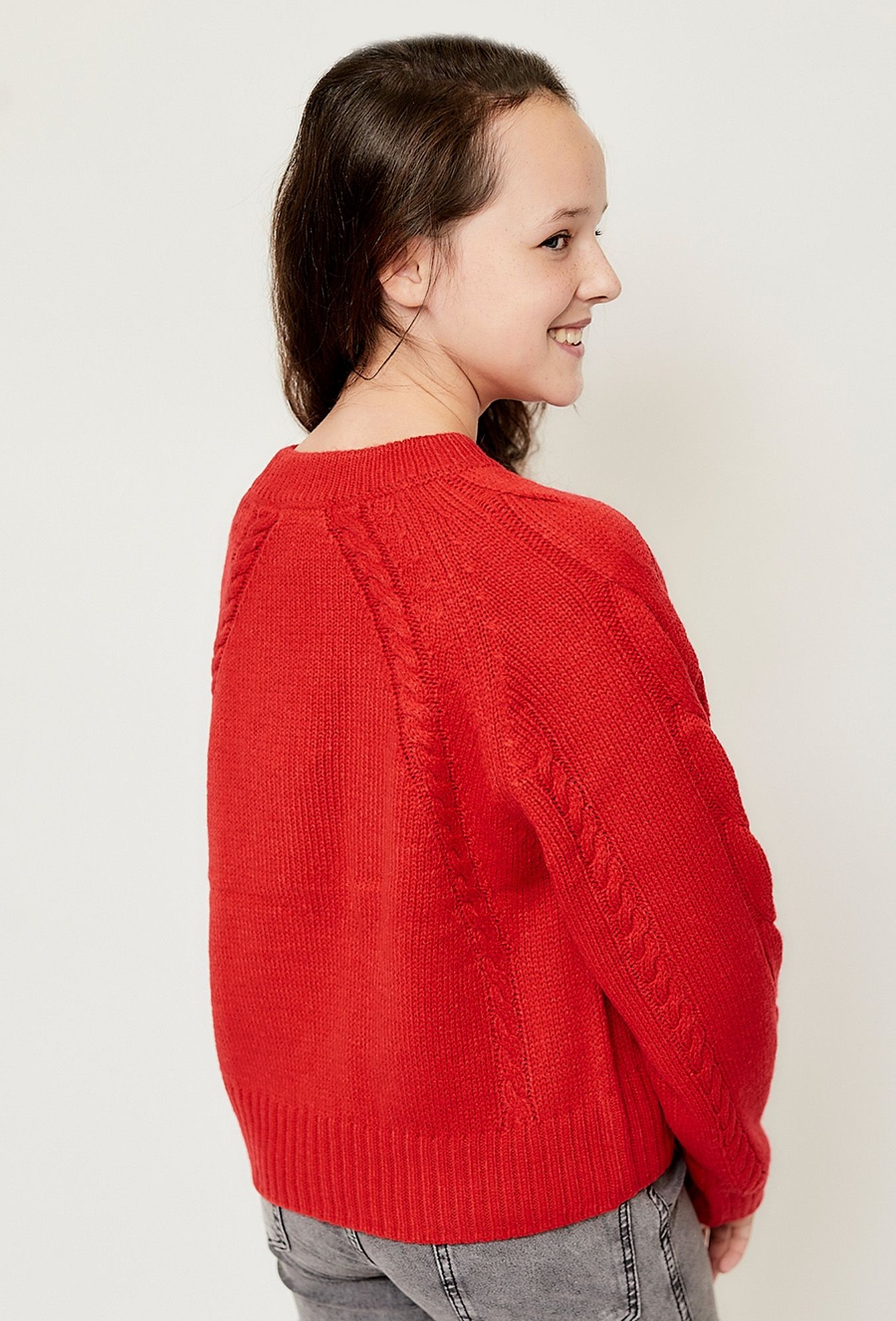 Nierozpinany sweter dziewczęcy