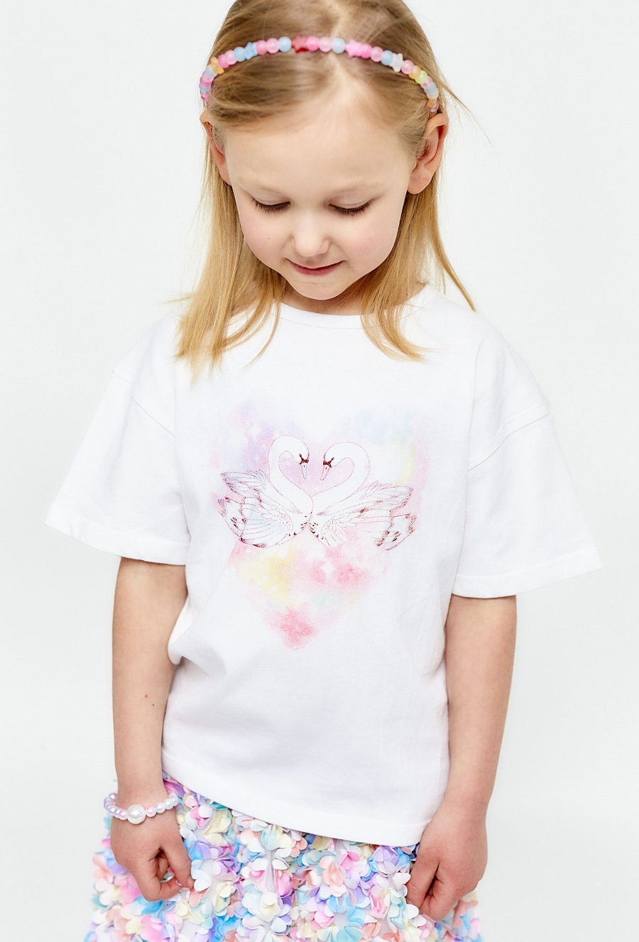 Biały t-shirt z nadrukiem łabędzi