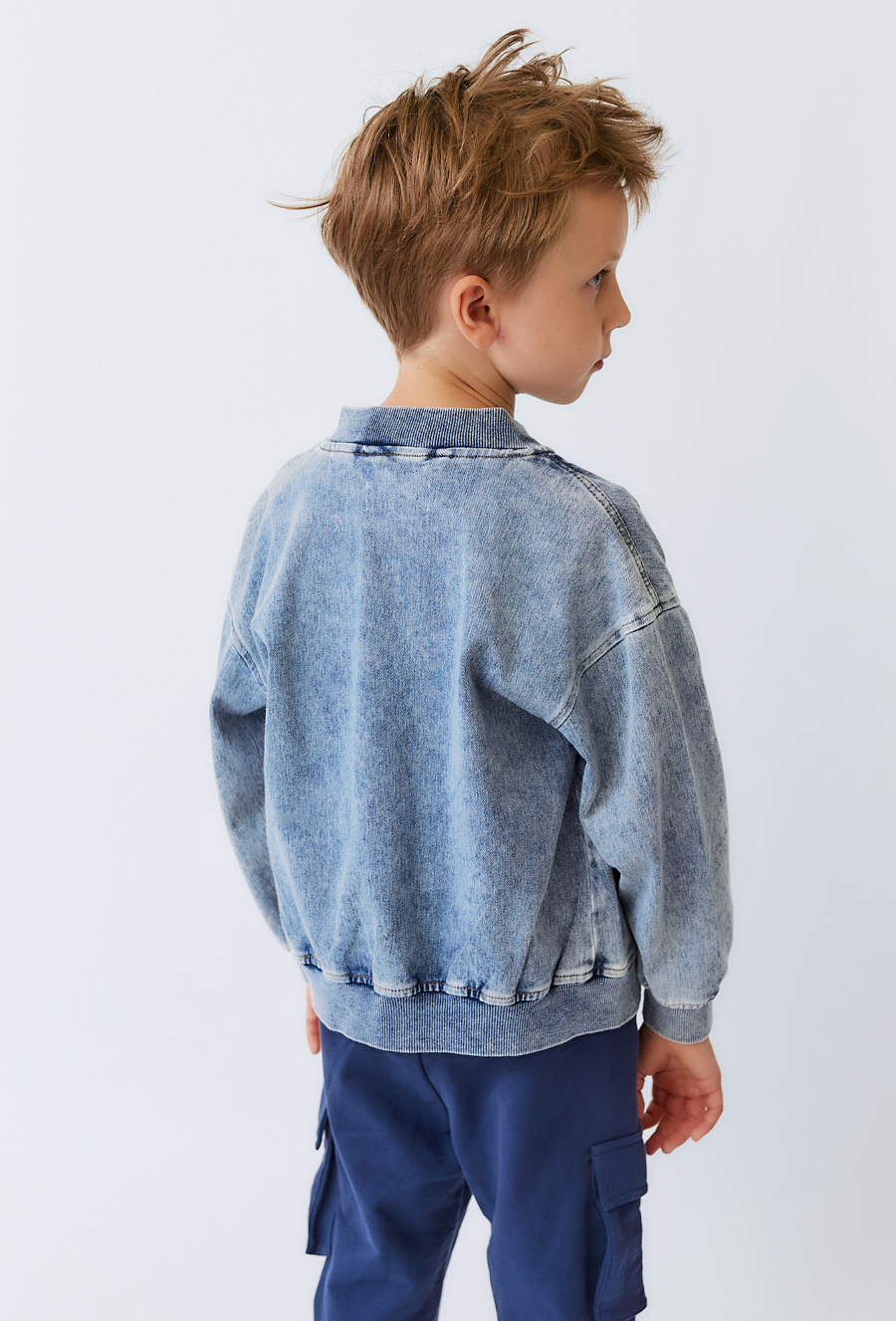 Kurtka jeansowa dziecięca bomber – jasny denim.
