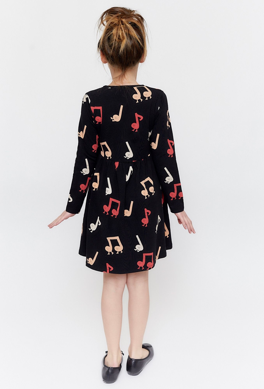 Sukienka z długim rękawem w nutki