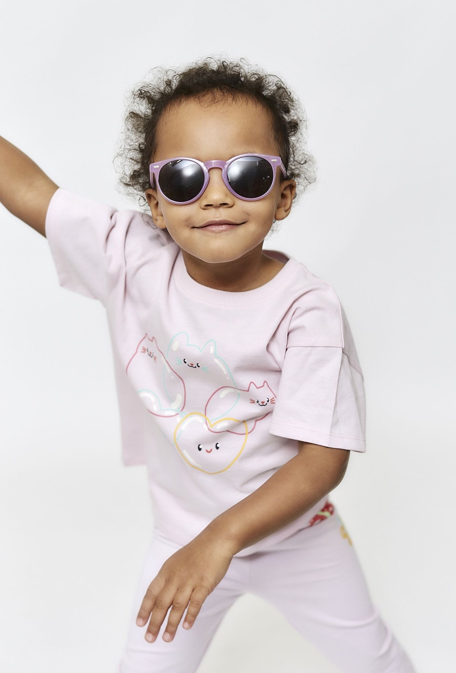 Różowy t-shirt dziewczęcy w kotki i serduszka - 510.15