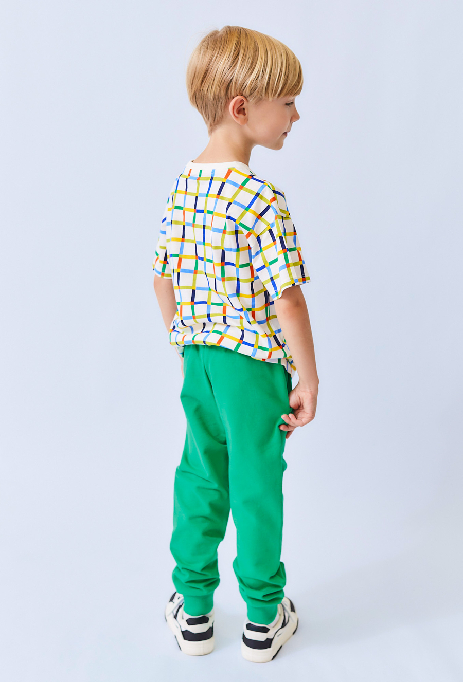 Zielone spodnie dresowe chłopięce – wzmocnione kolana.