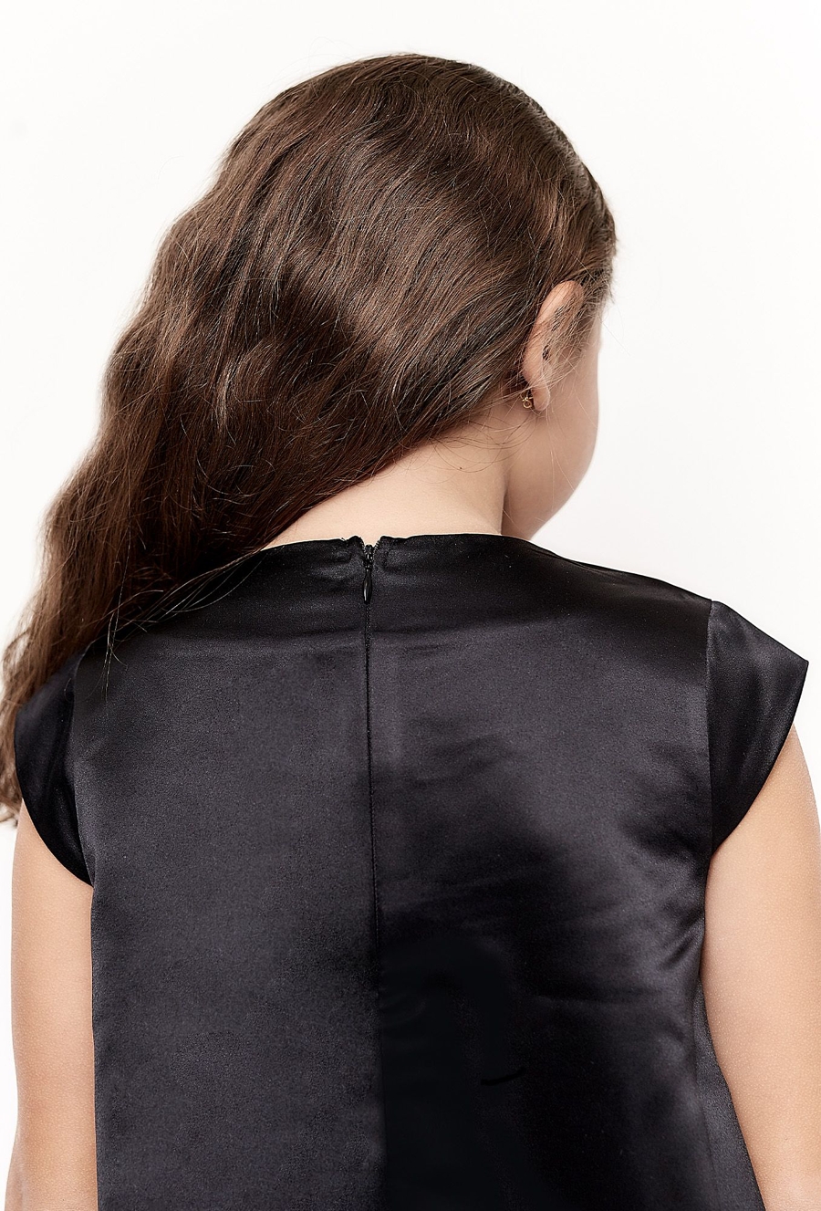 Czarna sukienka z ótkim rękawem