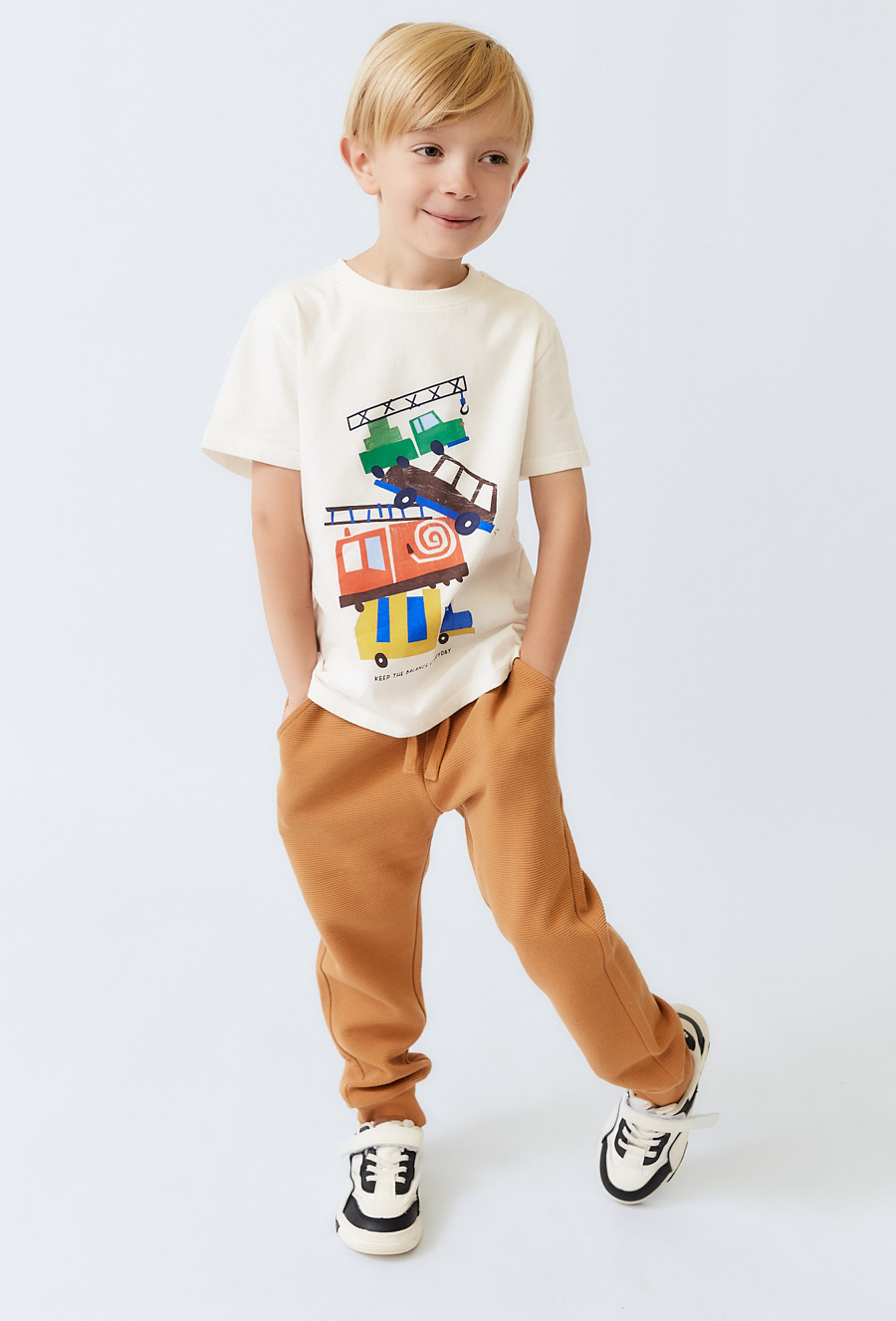 Brązowe spodnie dresowe dziecięce ze strukturalnej bawełny.