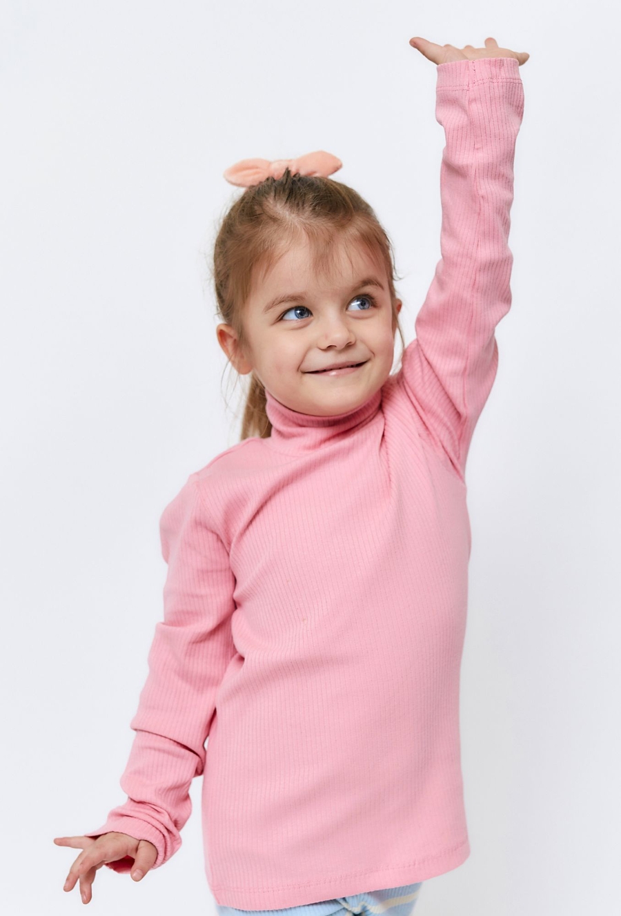 Różowy golf prążkowany z długim rękawem