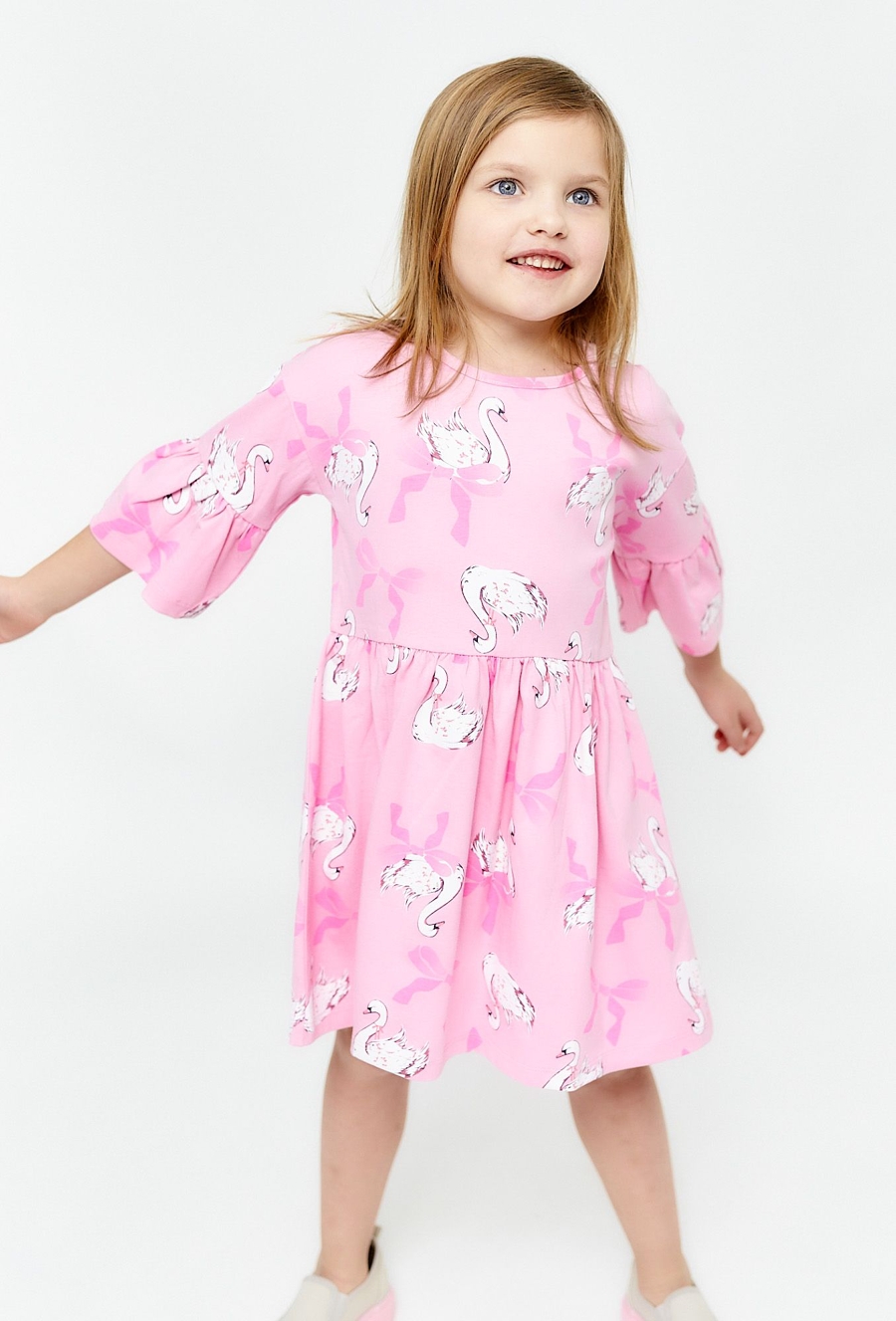 Sukienka z długim rękawem i łabędziami