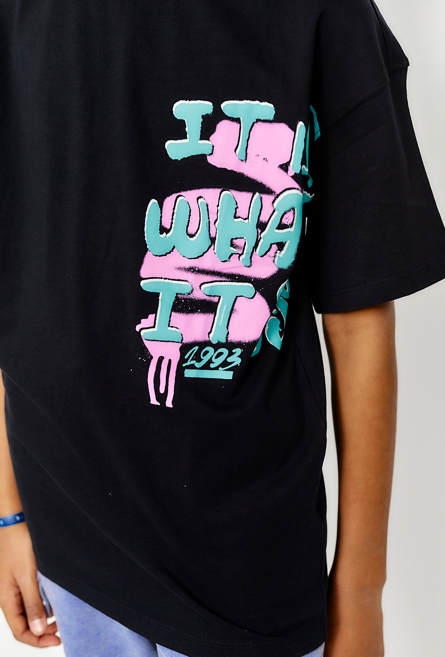 T-shirt dla chłopca - czerny z kolorowym nadrukiem