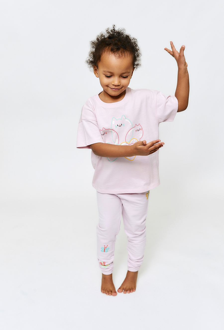 Jasnoróżowe legginsy z motylkami