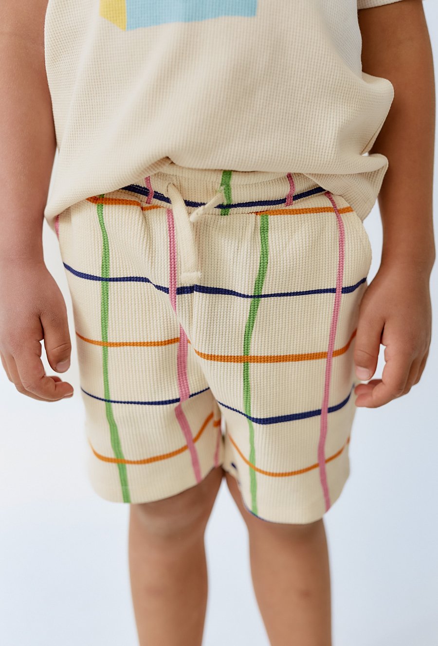 Szorty w kolorową atkę