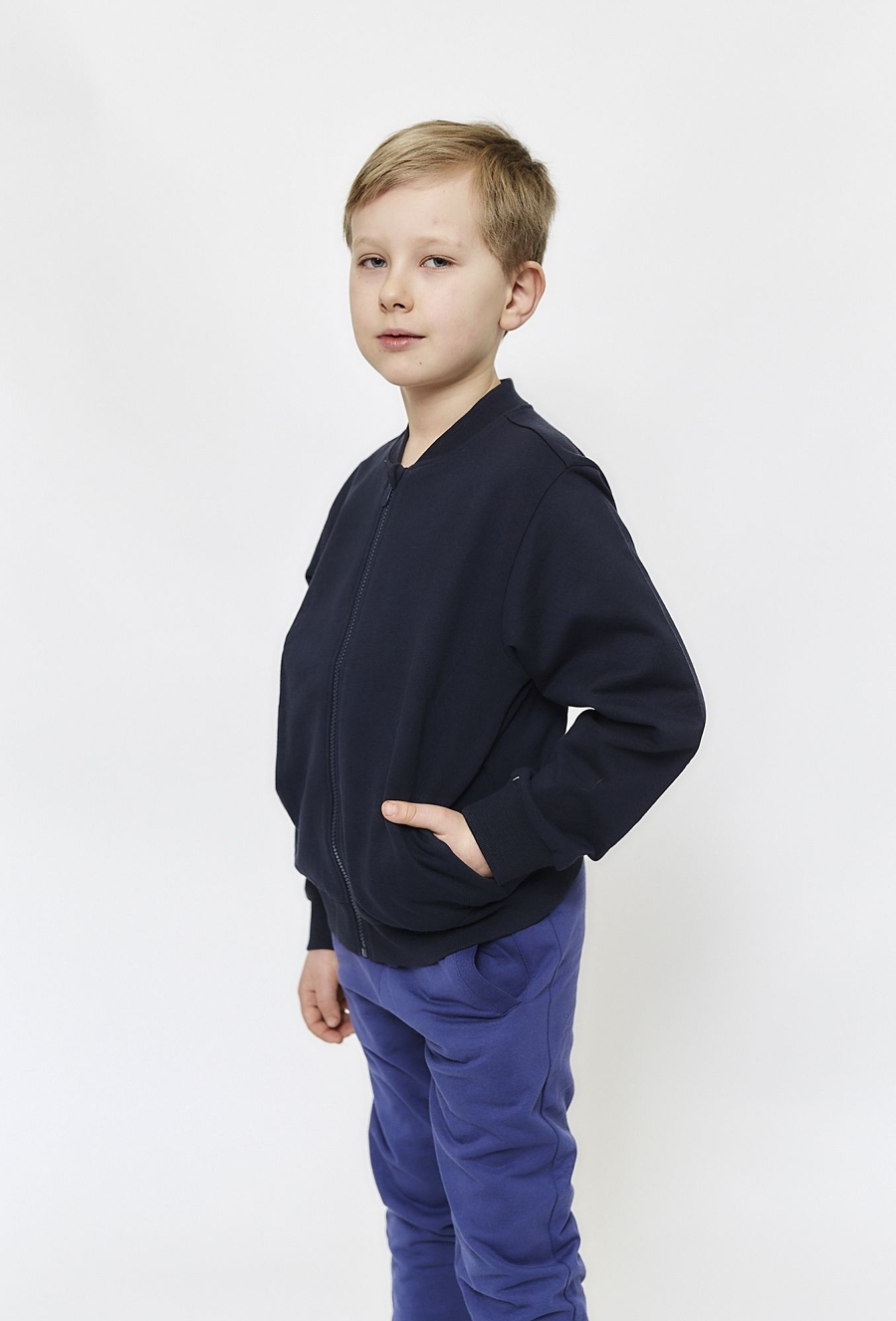 Rozpinana granatowa bluza chłopięca
