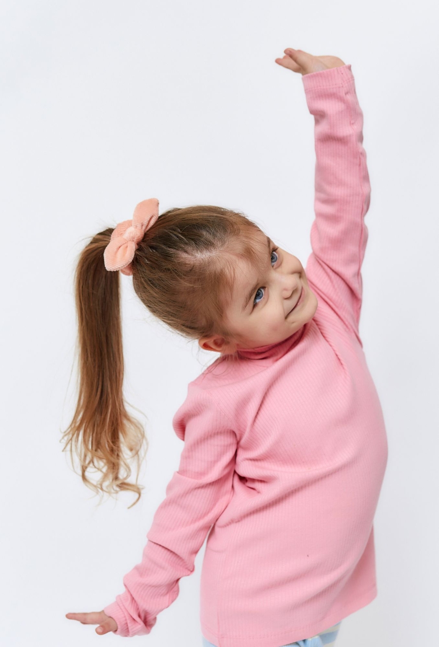 Różowy golf prążkowany z długim rękawem