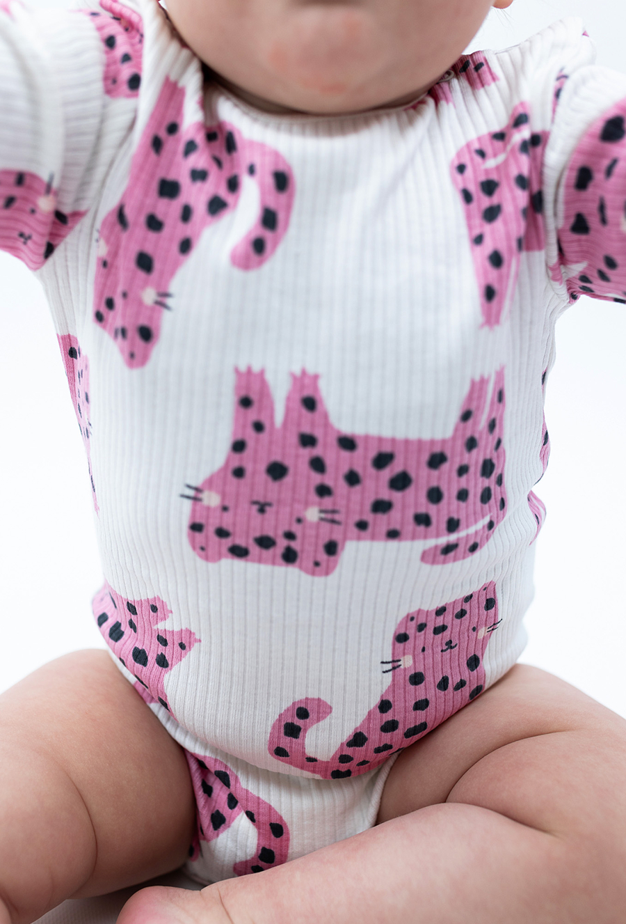 Body w różowe tygrysy - długi rękaw - 510.15.