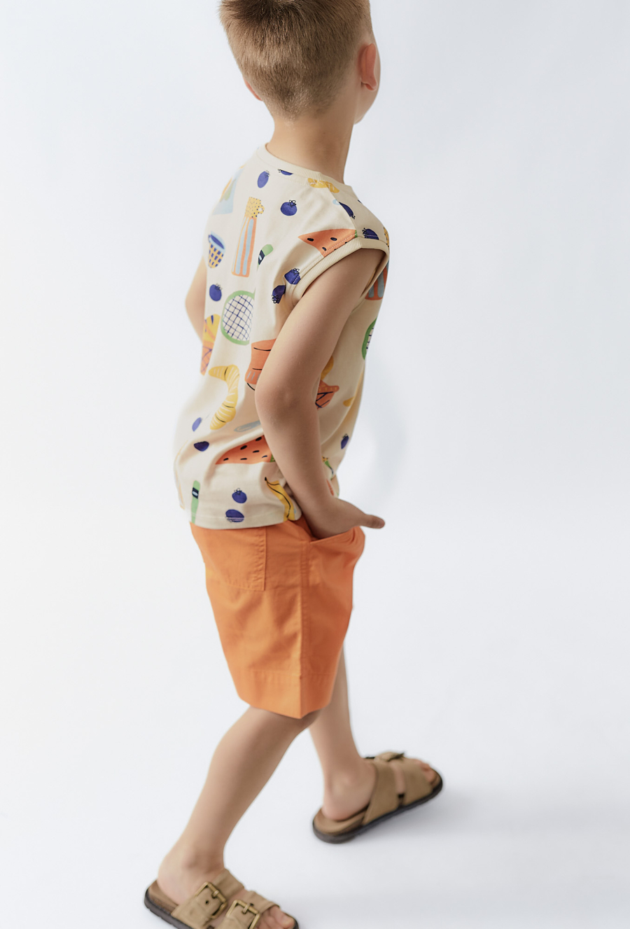 Pomarańczowe szorty chłopięce