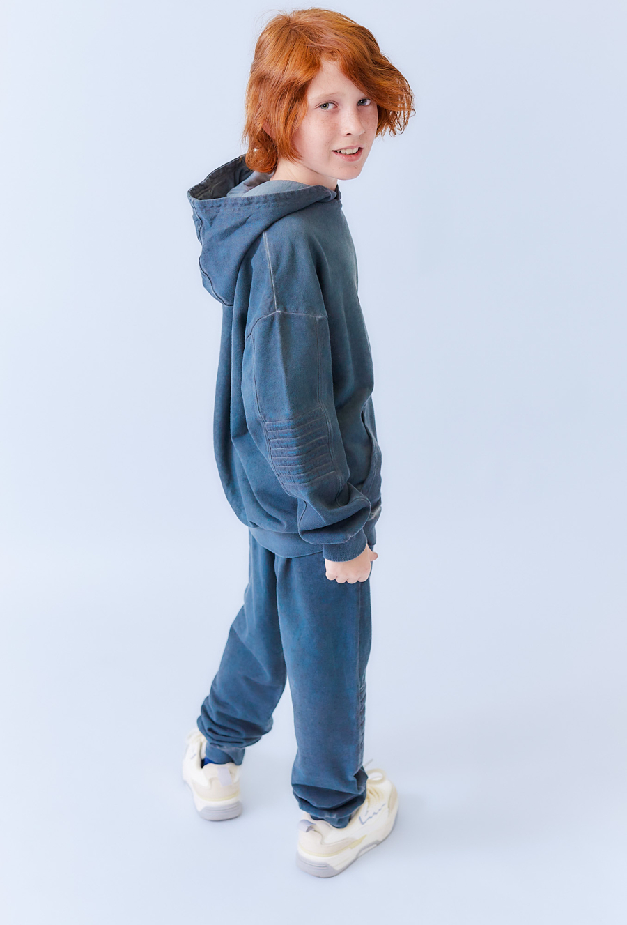 Szare spodnie dresowe chłopięce z wzmocnionymi kolanami