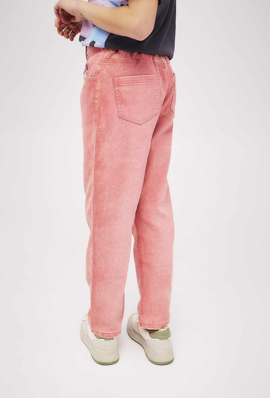 Różowe jeansy dziewczęce - luźny ój