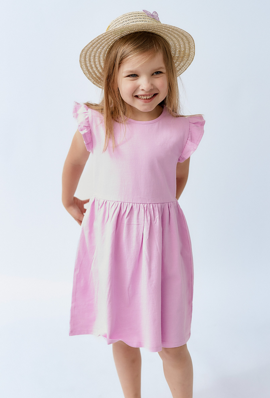 Sukienka z ótkim rękawem i falbankami na ramionach