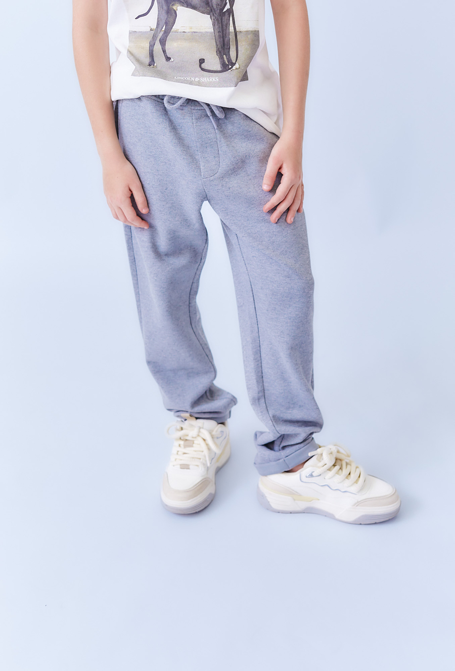 Szare spodnie dresowe chłopięce z dzianiny strukturalnej