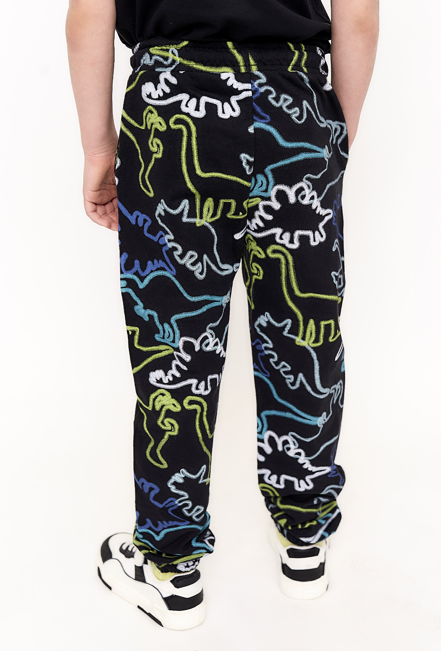 Czarne spodnie dresowe w dinozaury - regular - 510.15.
