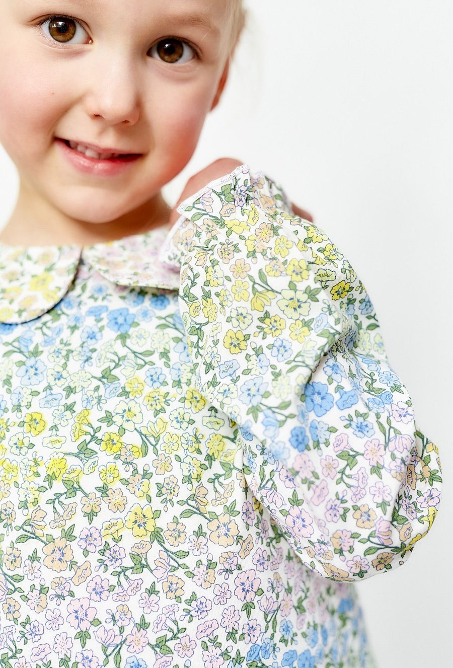 Bluzka w drobne kwiaty z kołnierzykiem