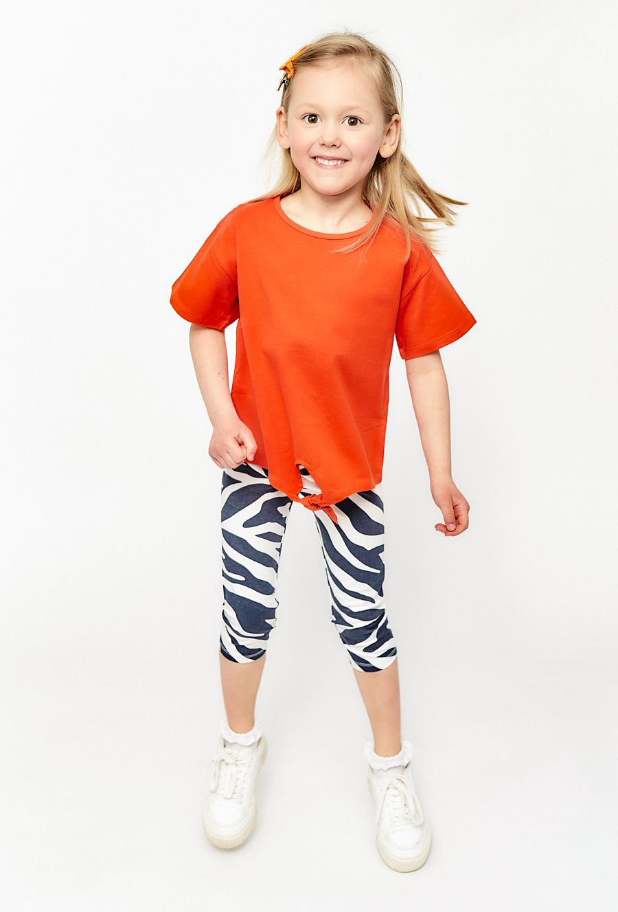 T-shirt dziewczęcy czerwony z ozdobnym wiązaniem