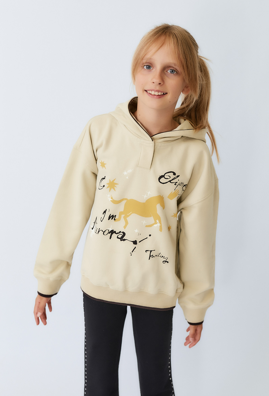 Bluza dziewczęca z kapturem i nadrukiem