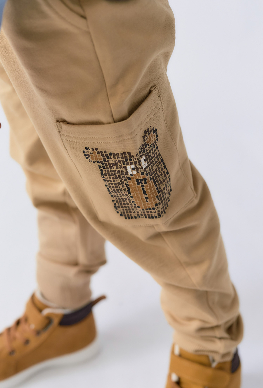 Chłopięce spodnie dresowe- beżowe