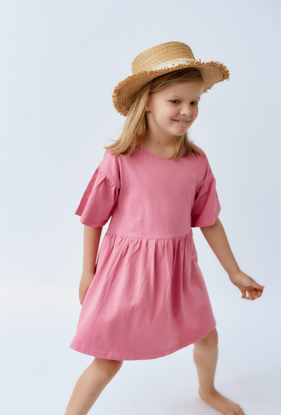 Różowa sukienka z ótkim rękawem