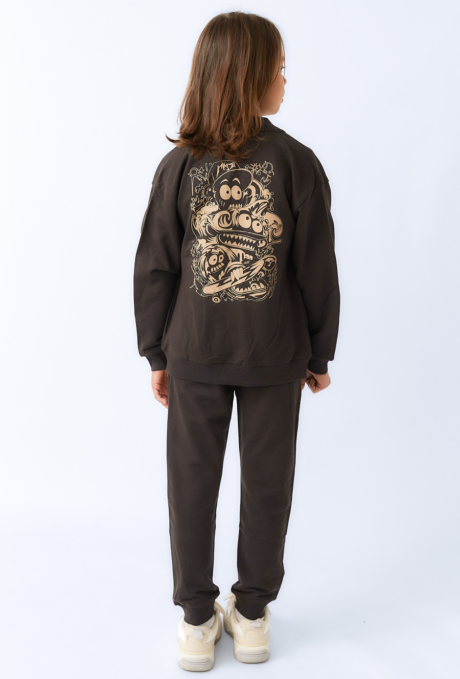 Spodnie dresowe chłopięce z małym nadrukiem deskorolki