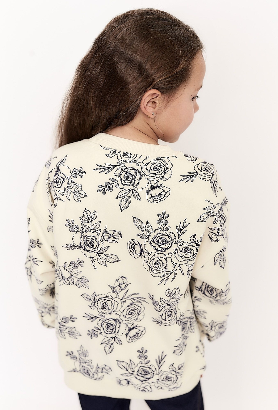 Nierozpinana bluza w ozdobne róże