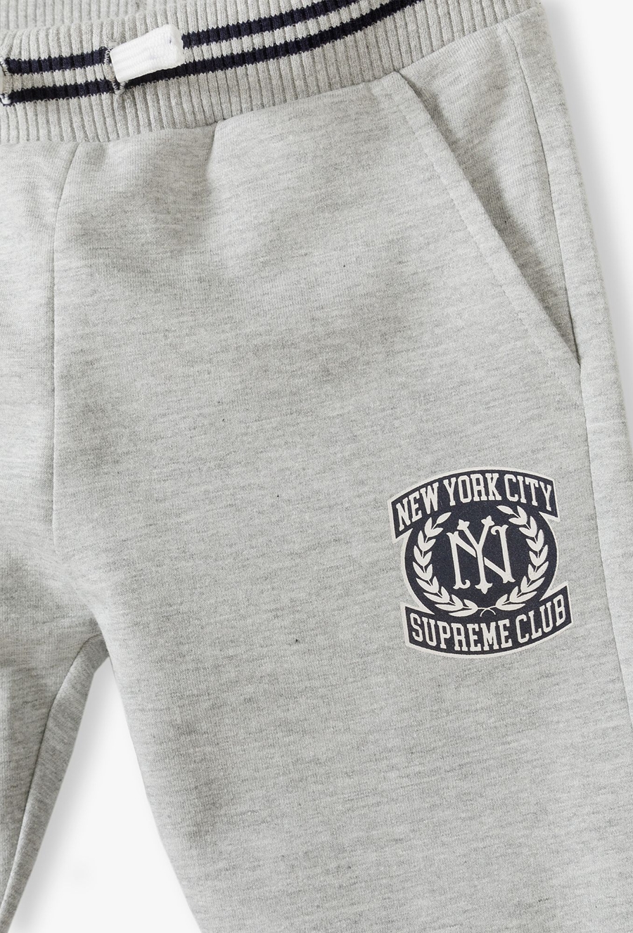 Szare spodnie dresowe dla chłopca - College - 510.15.