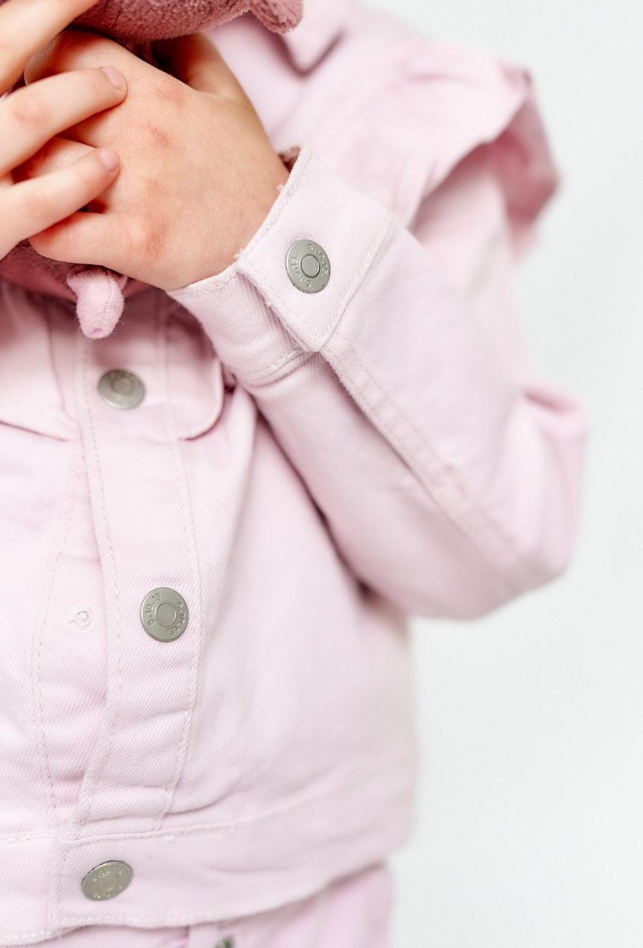 Kurtka jeansowa dla dziewczynki - różowa z falbankami