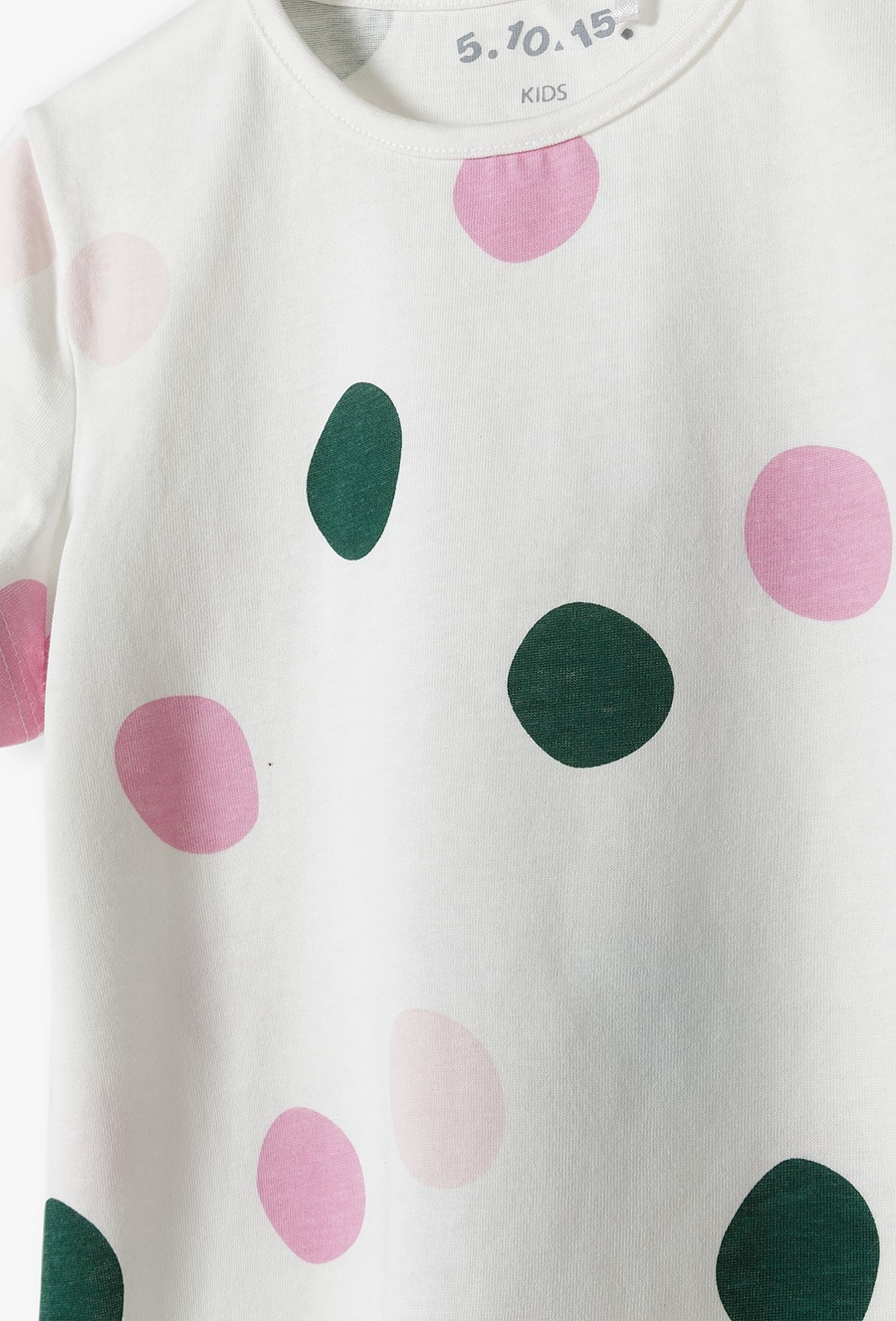 Biały t-shirt dziewczęcy w kolorowe opki - 510.15.