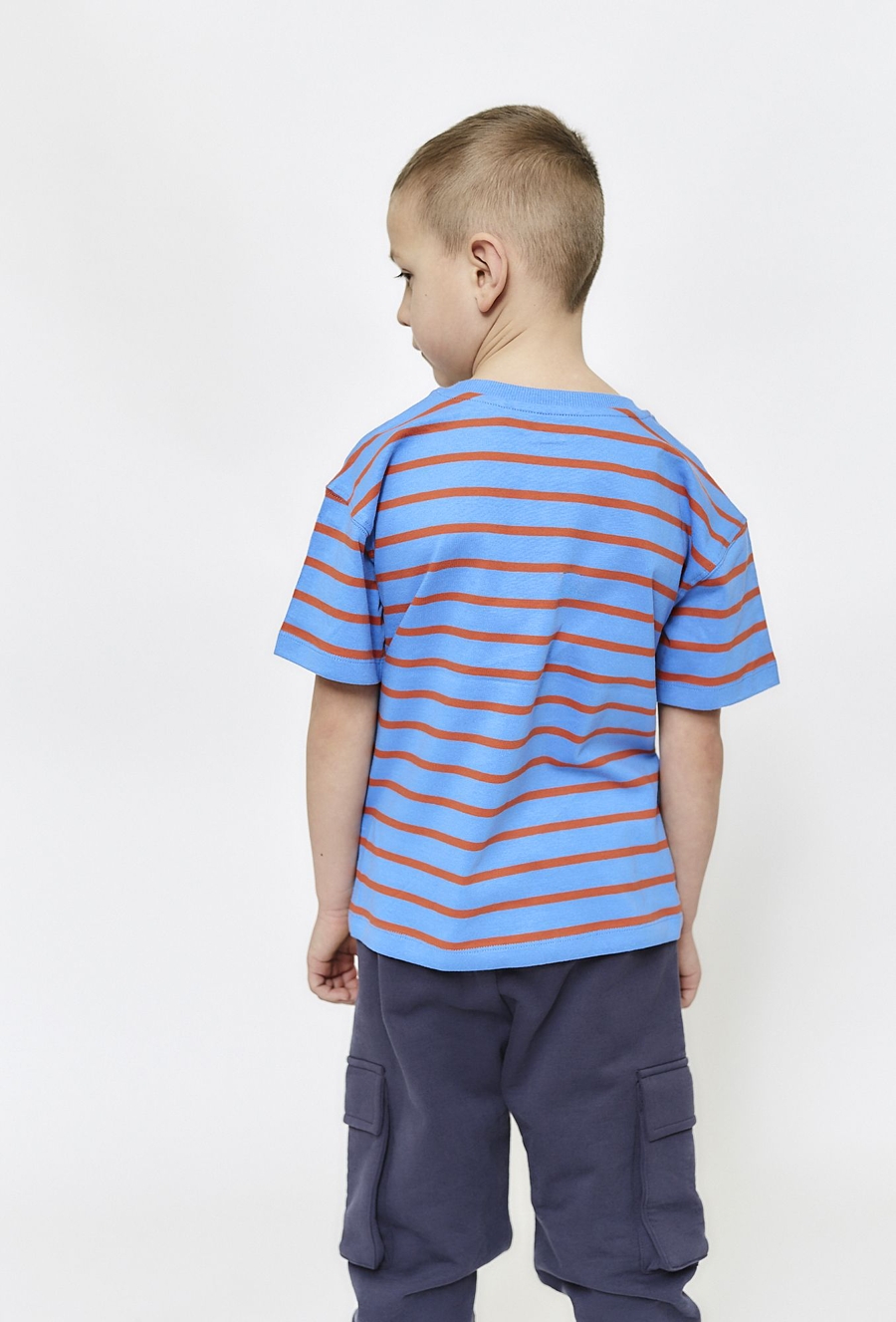 T-shirt w paski dla małego chłopca