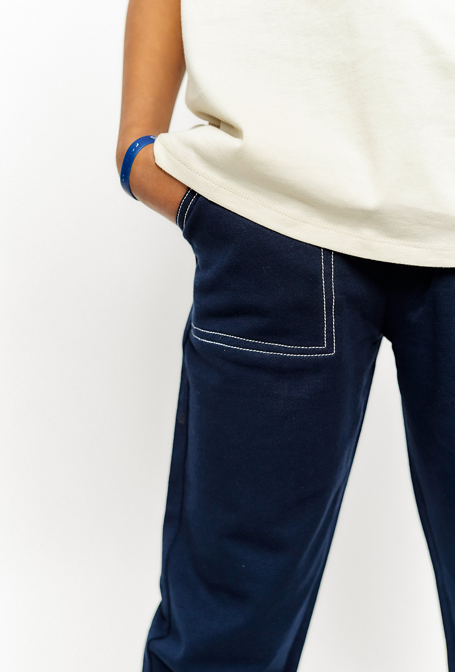 Spodnie dresowe z przeszyciami