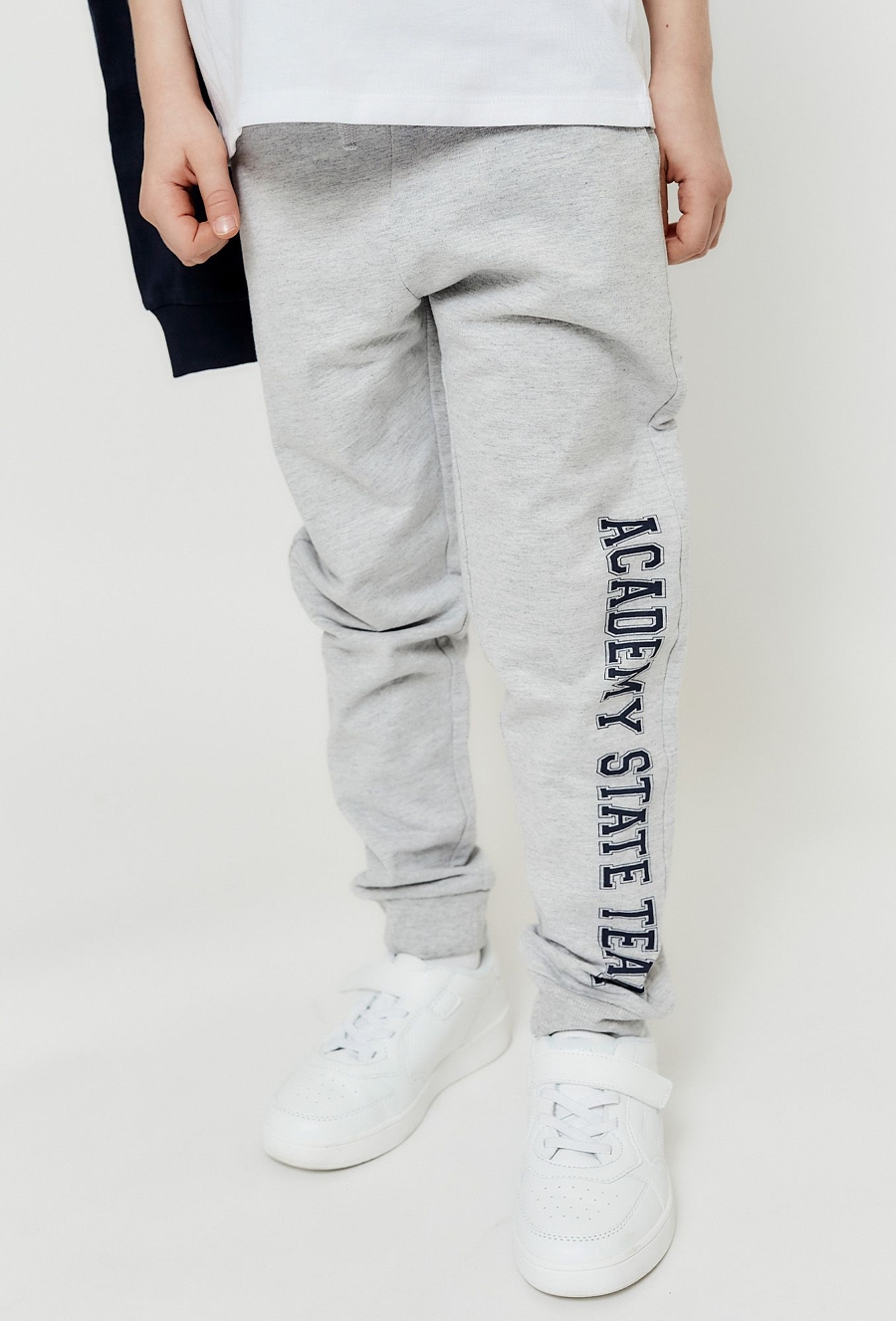 Szare spodnie dresowe dla chłopca - 510.15