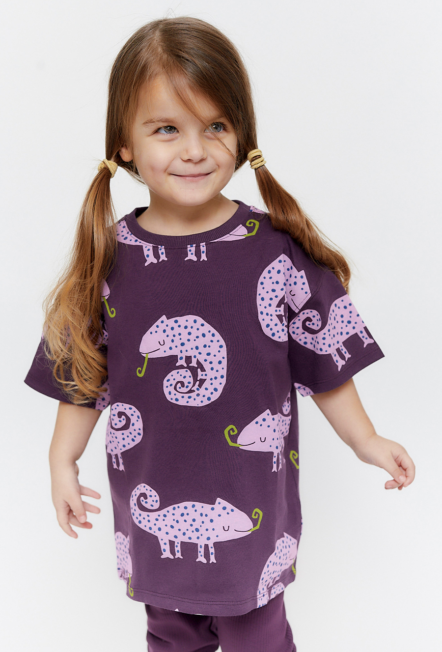 Fioletowa koszulka w kameleony