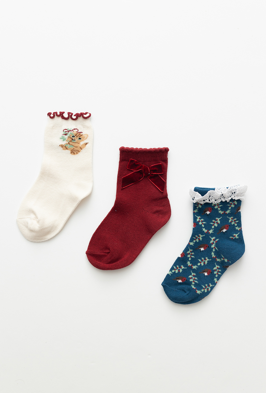 Skarpety dziewczęce 3-pak z dekoracyjnymi elementami.