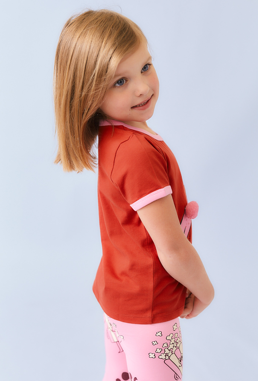 Czerwona koszulka z óliczkiem i pomponem - Limited Edition