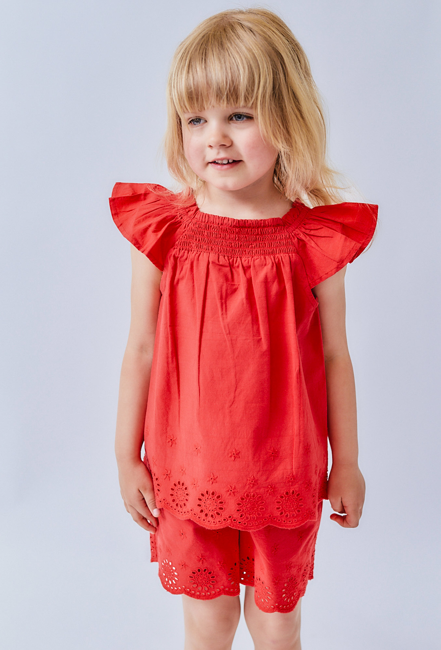 Bluzka z ótkim rękawem z haftem i falbankami