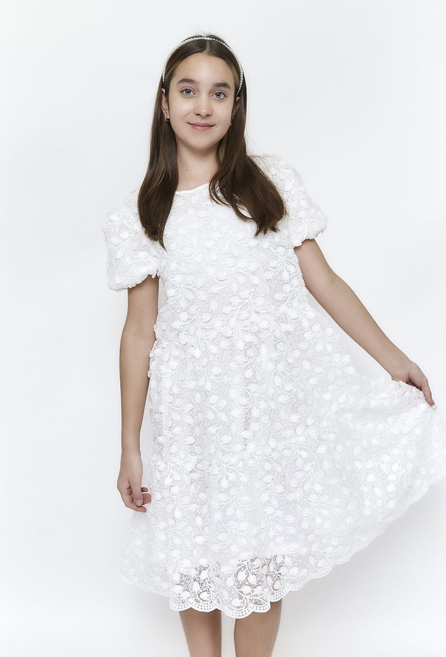 Biała elegancka sukienka z ótkimi rękawami