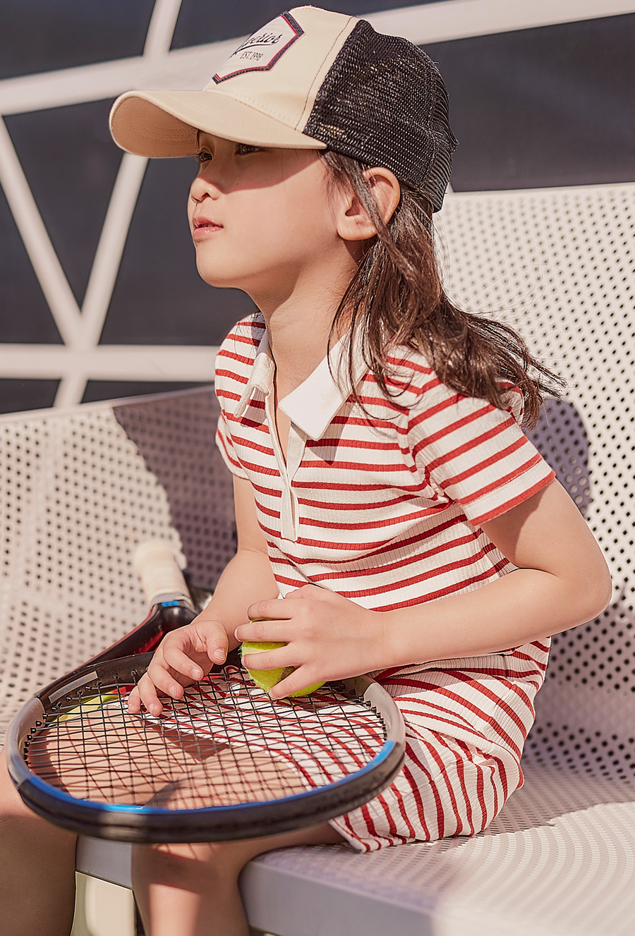 Sukienka z ótkim rękawem w czerwone paski