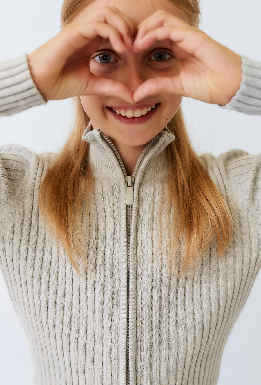 Sweter dziewczęcy z golfem rozpinany