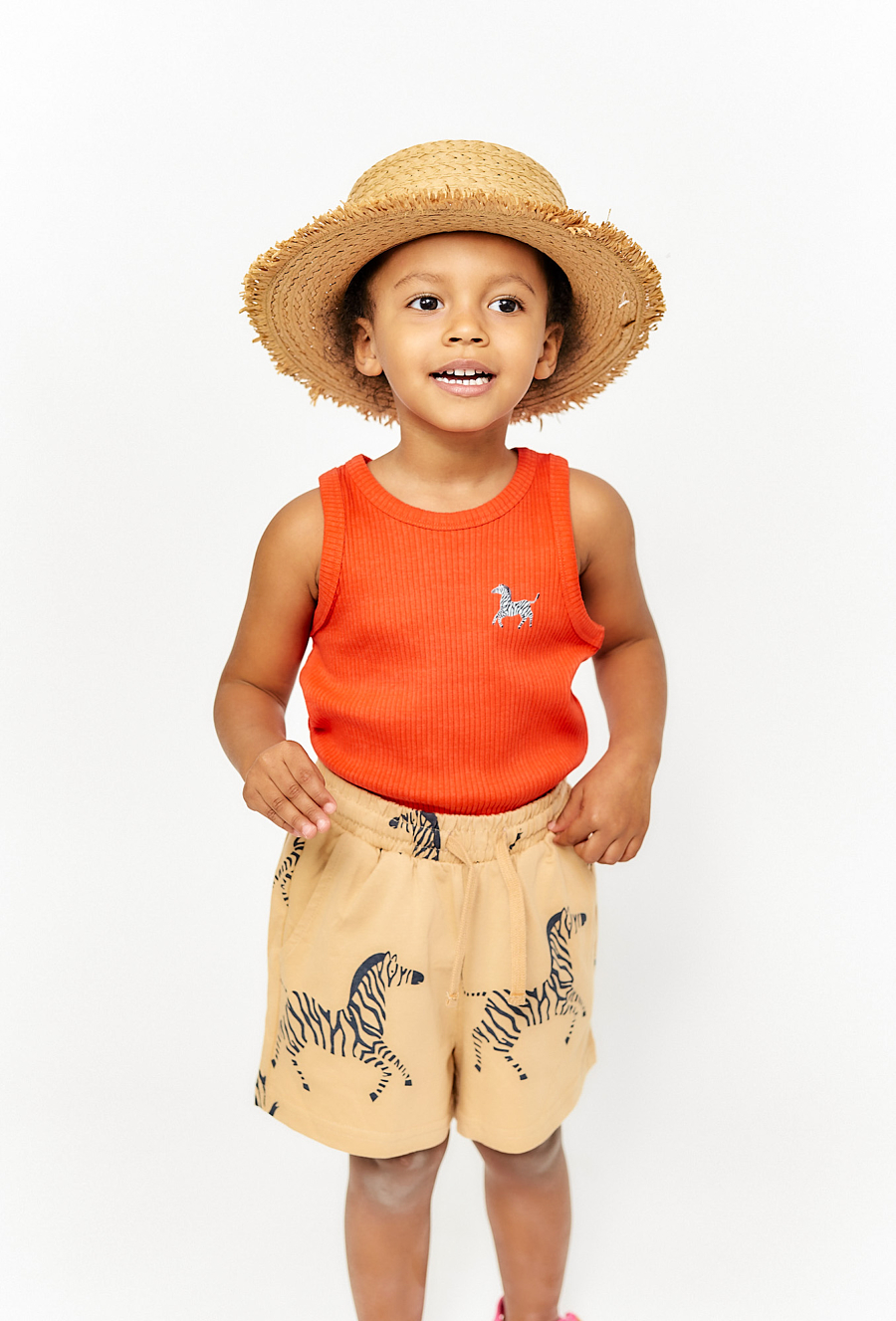 Beżowe szorty z nadrukiem zebr