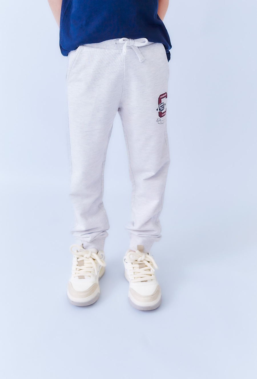 Szare spodnie dresowe chłopięce slim